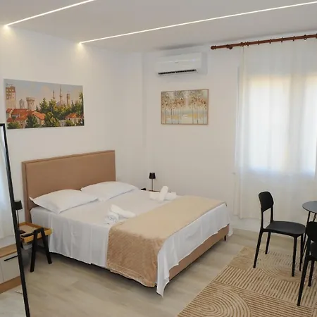 Boutique In Apartment